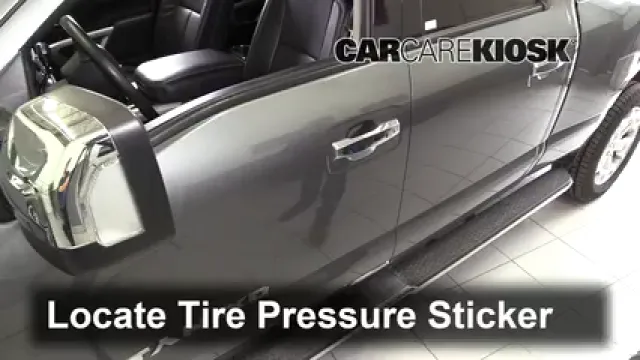 2017 Nissan Titan XD SL 5.6L V8 Pneus et roues Vérifier la pression des pneus